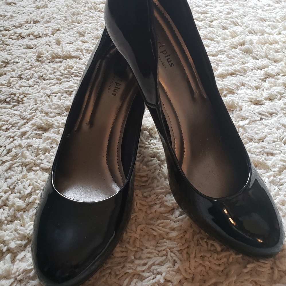 Standard black patent leather pumps